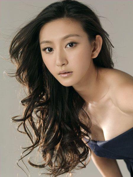 唐一菲男人装旧照,演员唐一菲图片（尽显好身材）