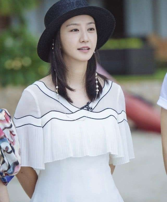 唐一菲男人装旧照,演员唐一菲图片（尽显好身材）