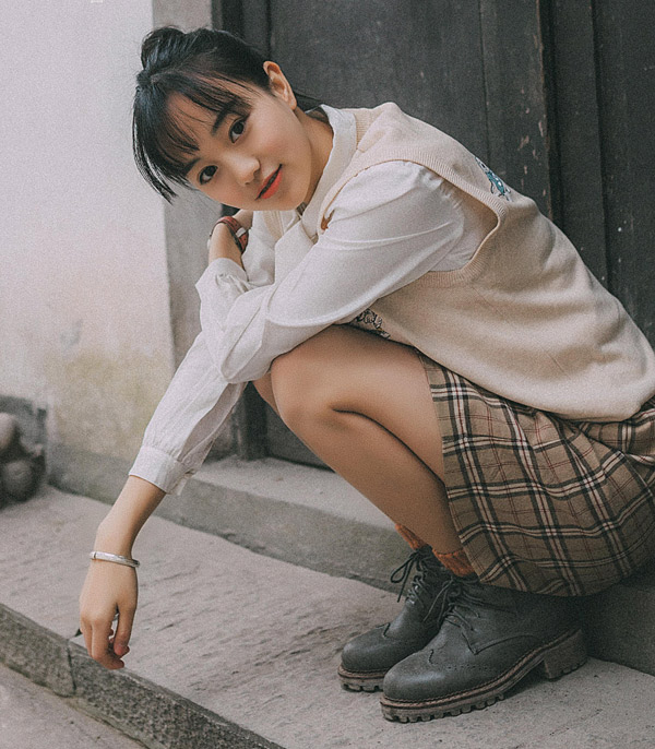 胡意旋哪里人资料身高及最新图片写真介绍