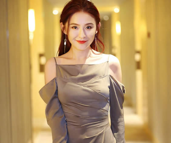 热依扎个人简历哪里人及最新图片介绍