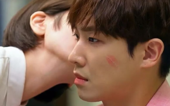 如何吻男友，女生如何俏皮吻男友