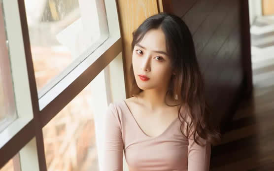 大型大巴车最后一排被轮留围观了(呕吐袋帮了大忙)