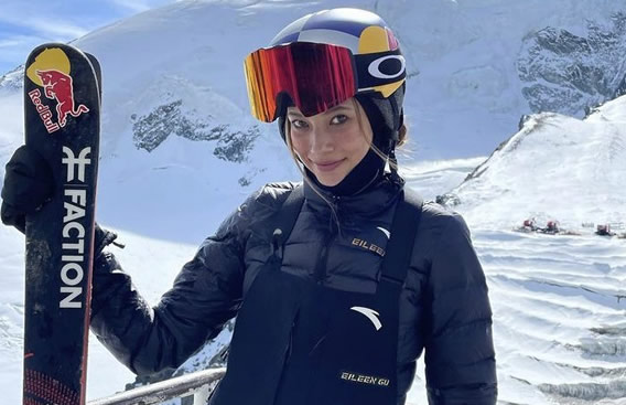 为什么谷爱凌那么受欢迎,2022谷爱凌自拍秀(冬奥时尚) 为什么谷爱凌那么受欢迎,2022谷爱凌自拍秀(冬奥时尚)