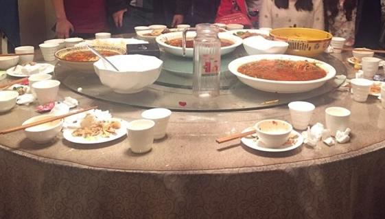 不要让老人独自参加陌生人饭局，这8个饭局还是要慎重