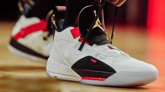 性能最好的十大篮球鞋(性能比较好的篮球鞋2022)