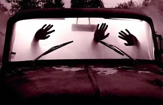 车内什么姿势最好，坐小轿车里什么样的姿势舒服