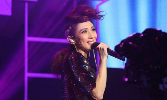 那一夜我对着自己开了一枪什么歌 歌曲原唱和完整版歌词