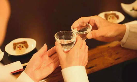 饭桌上高情商敬酒词 饭桌上高情商敬酒词