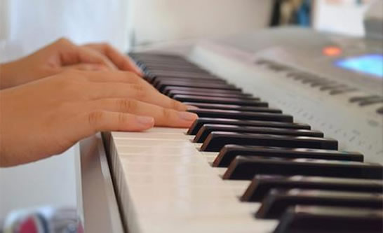 十首世界著名浪漫钢琴曲,好听值得收藏的100首钢琴曲 十首世界著名浪漫钢琴曲,好听值得收藏的100首钢琴曲