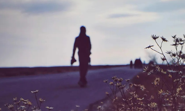 男人感动到哭十首歌曲，男人伤感歌曲40首听了流泪