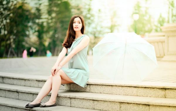 有的女人一看就有气场(很有气场的女人表现)