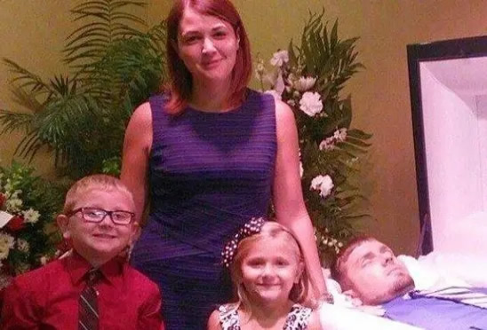 诡异的笑脸图片大全(1990微笑狗图片死了人真的吗)