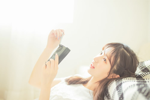 女生和女生亲亲什么感觉(校园看到两个女生接吻)