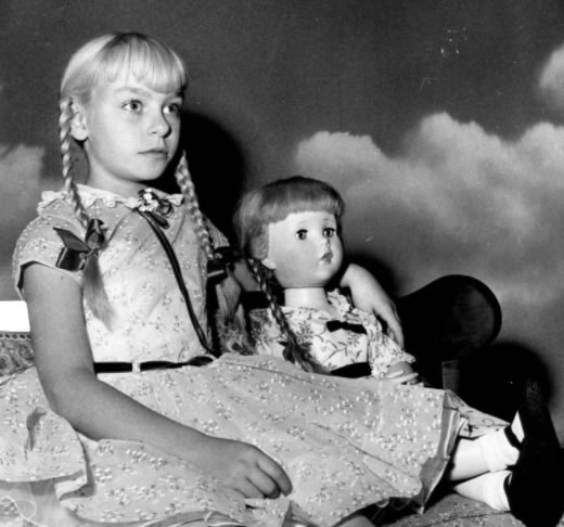 最恐怖的十个小孩(10个电影中让人汗毛竖立的孩子)