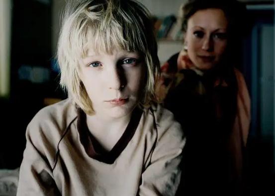 最恐怖的十个小孩(10个电影中让人汗毛竖立的孩子)