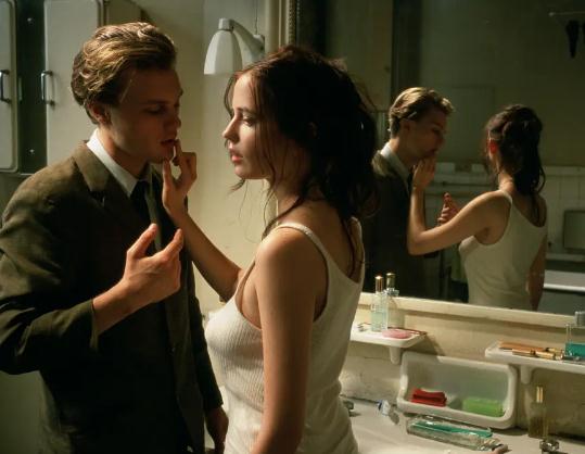 适合情侣看的增进感情的电影 戏梦巴黎豆瓣评分8.1