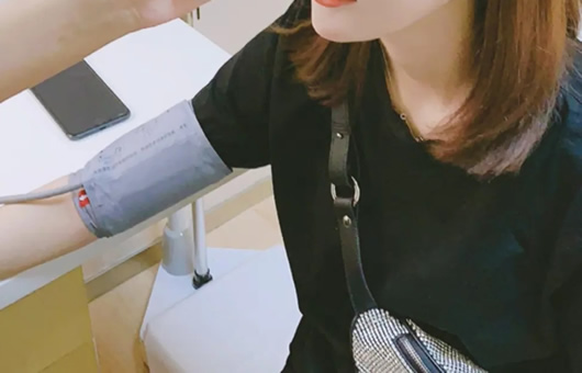 闺蜜有hpv会传染给我吗(闺蜜借宿洗澡后传染给我)