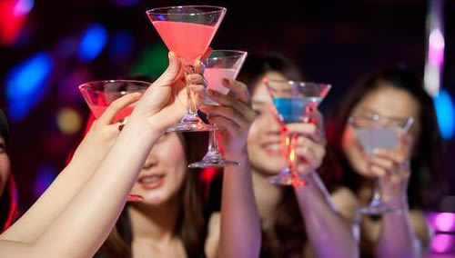 夜场工作的女生都干什么(夜场女性主要工作)