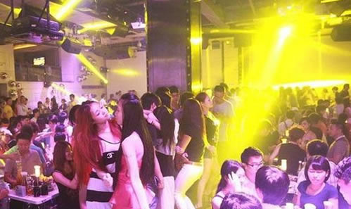 夜场工作的女生都干什么(夜场女性主要工作)