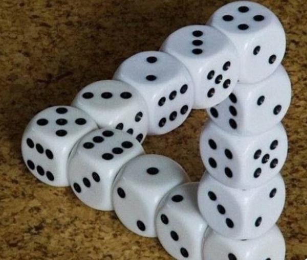 十大错觉图(视觉效果蒙蔽了双眼)