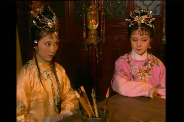 拍旧版红楼梦有灵异出现真的吗