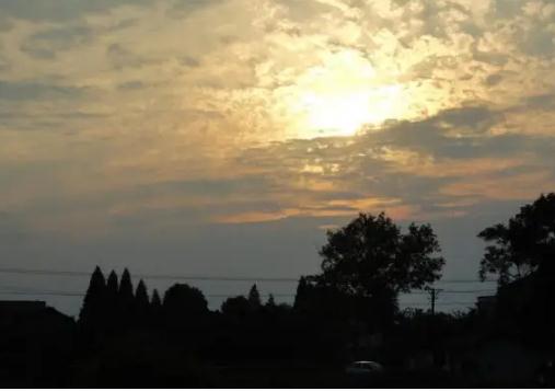 2012年天突然黑了一下真的吗 2012年下午突然黑了2秒 2012年天突然黑了一下真的吗 2012年下午突然黑了2秒