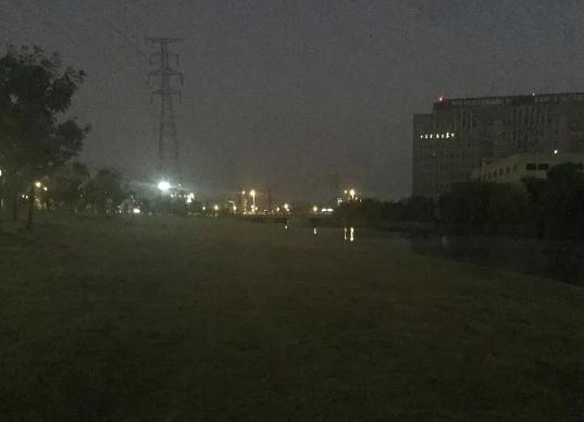 2012年天突然黑了一下真的吗 2012年下午突然黑了2秒 2012年天突然黑了一下真的吗 2012年下午突然黑了2秒