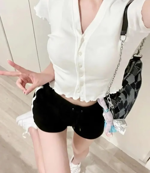 高街女帝拍照姿势怎么摆 高街女帝拍法教程(图集)