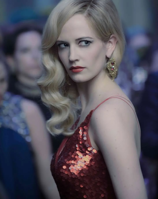 全球公认的十大美女 莫妮卡·贝鲁奇一颦一笑尽显风韵