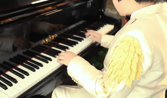 世界著名钢琴曲10首(必听的100首经典钢琴曲)