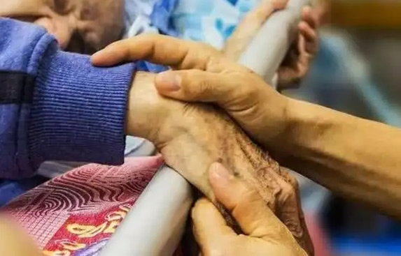 老人寿命到了的表现(18大身体表现)