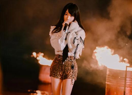 乃万男朋友是谁及资料 乃万家境怎么样