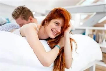 男人抵抗不了的动作是哪些(22个女生肢体撩男生)