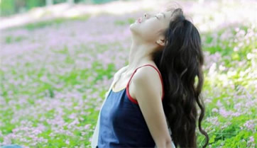 男人抵抗不了的动作是哪些(22个女生肢体撩男生)