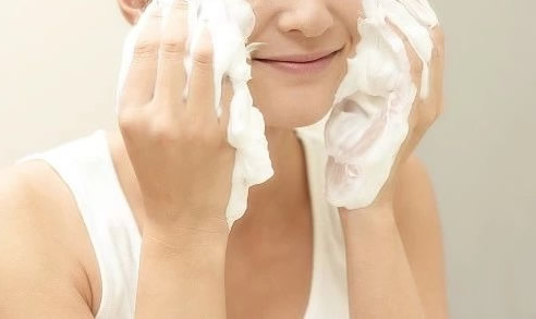 偶尔带妆睡一晚没事吧