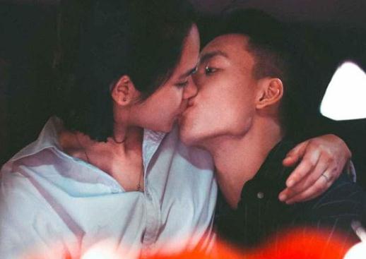 女生第一次接吻应该怎么吻(接吻技巧大全汇总) 女生第一次接吻应该怎么吻(接吻技巧大全汇总)