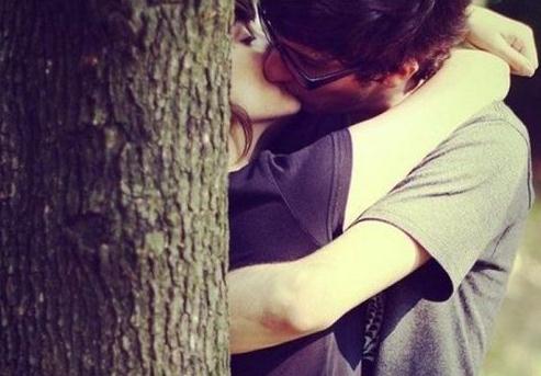 女生第一次接吻应该怎么吻(接吻技巧大全汇总) 女生第一次接吻应该怎么吻(接吻技巧大全汇总)