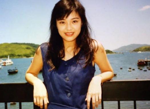 综合推荐粤语歌100首，首首必听经典粤语歌曲