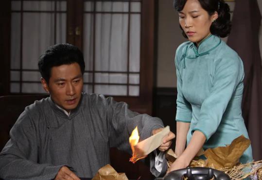 评分9.0以上的谍战剧有哪些，《潜伏》依旧谍战巅峰