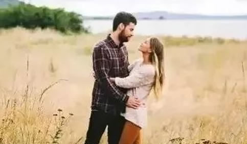 一个男人允许你摸他的耳朵,真爱还可以拉扯 一个男人允许你摸他的耳朵,真爱还可以拉扯