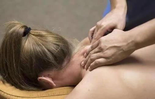 人体真的有死穴吗(人体一按就死的地方是哪) 人体真的有死穴吗(人体一按就死的地方是哪)