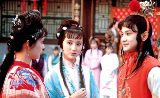 刘姥姥怎么知道薛宝钗是鬼，真相是什么