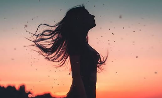 男生从后面抱女生什么感觉(真实感受) 男生从后面抱女生什么感觉(真实感受)