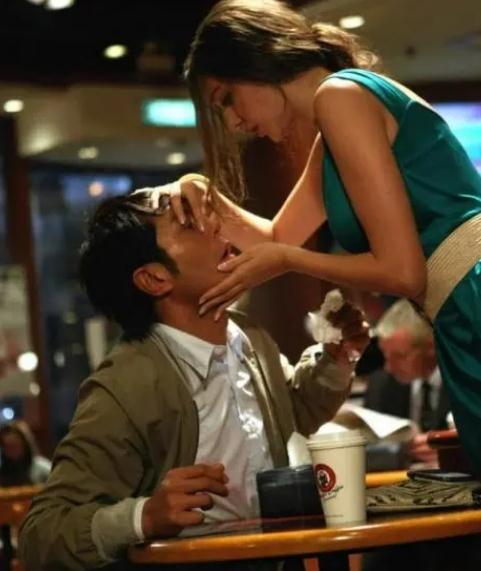 综合10部适合情侣看的增进感情的电影