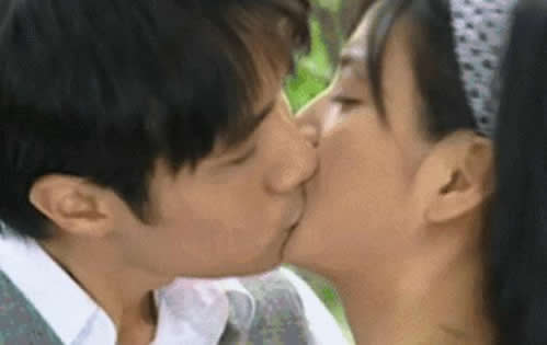 男女之间接吻会怀孕吗没干那种事