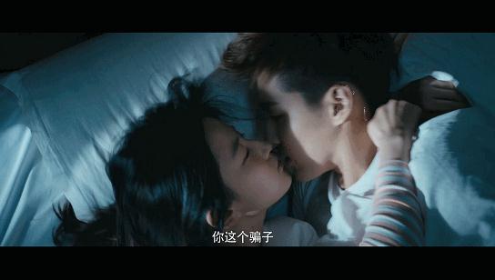 情侣亲亲男生手不老实是什么原因(爱的表现) 情侣亲亲男生手不老实是什么原因(爱的表现)