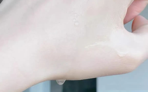 化妆水和爽肤水一样吗(化妆水如何选择) 化妆水和爽肤水一样吗(化妆水如何选择)