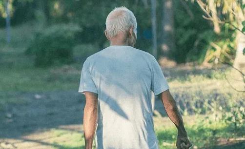 老人快不行的十大反应:脾气古怪、瞳孔无神、说胡话 老人快不行的十大反应:脾气古怪、瞳孔无神、说胡话