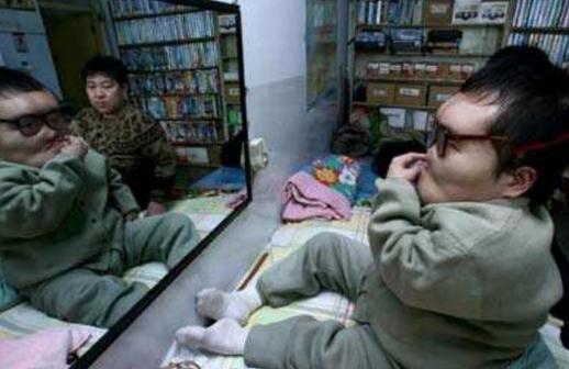 世界上腰最细的人(全球10个罕见身体的人类) 世界上腰最细的人(全球10个罕见身体的人类)