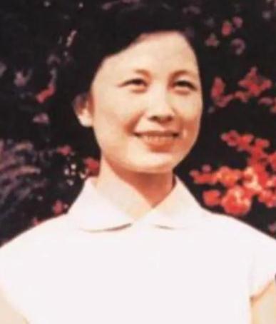 严凤英一点都不冤 是遭人恨吗(严凤英甘律之的恋情) 严凤英一点都不冤 是遭人恨吗(严凤英甘律之的恋情)